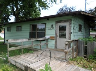 1207 Oregon St, Waterloo, IA 50702