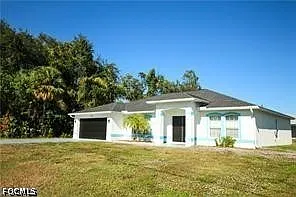 3 bed, 2.0 bath, 2017 sqft, $2,400 — Photo 2