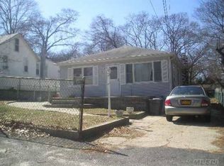 54 Adirondack Dr, Selden, NY 11784
