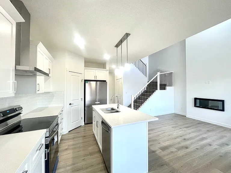 2113 209a St NW — Photo 27