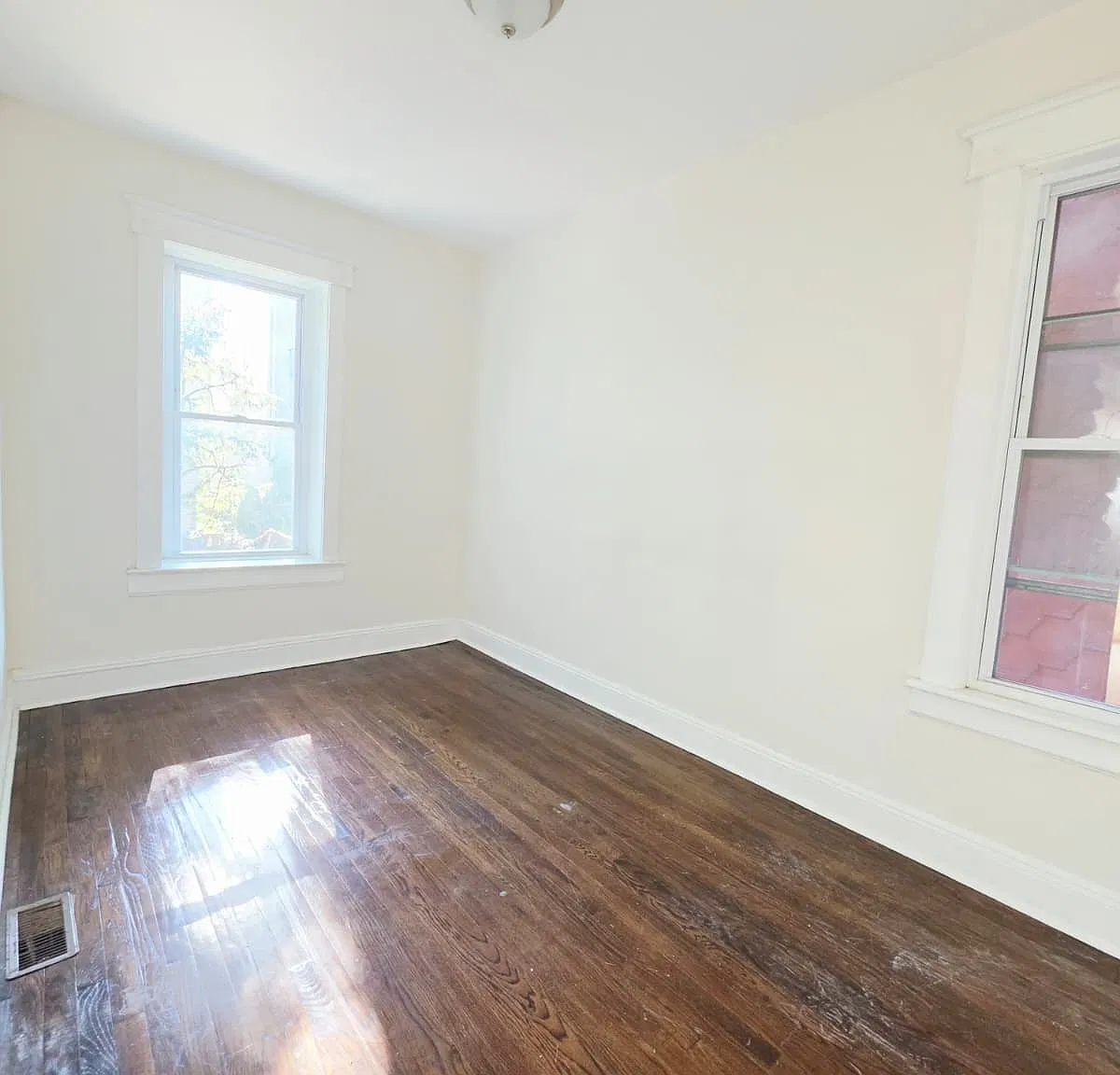 3 bed, 1000 sqft, $2,600 — Photo 4