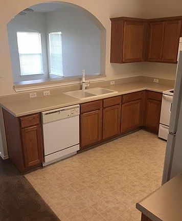 4th image of 120 Brown St