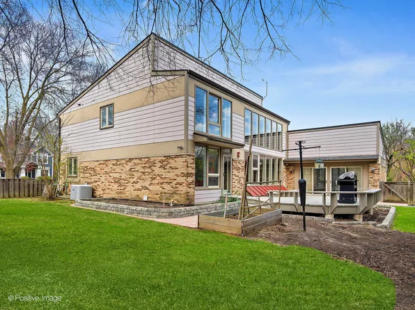 56 Birchwood Ave, Deerfield, IL 60015