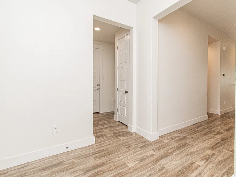 308 Saturnia Dr — Photo 10