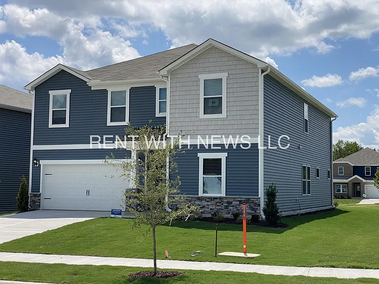 797 Riguard Way — Photo 2