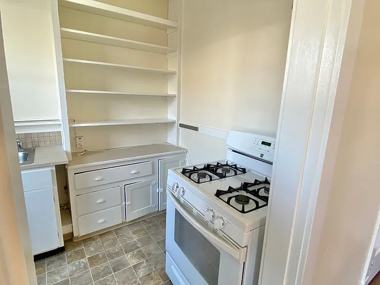 St Florence Apartments — Photo 16