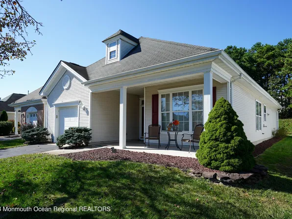 36 Goldensprings Drive, Lakewood, NJ 08701