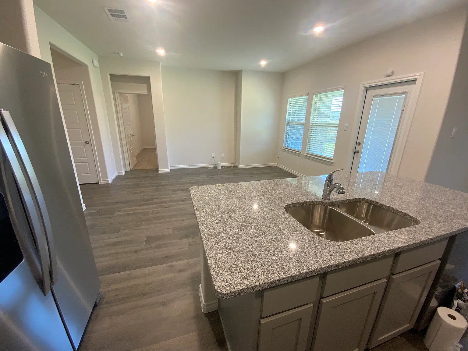 3 bed, 1266 sqft, $1,900 — Photo 4