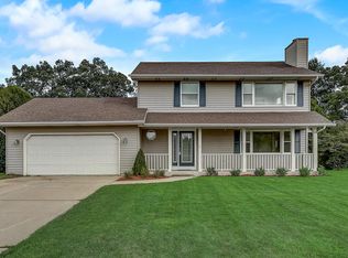 5822 Regency Hills Dr, Racine, WI 53406