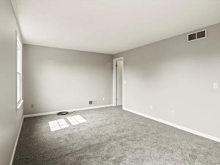 975 Emily Ln — Photo 11