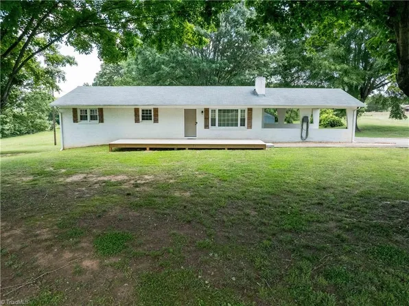 1440 Longtown Rd, Boonville, NC 27011