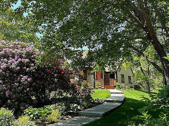 5th image of 12 S Vine Ln