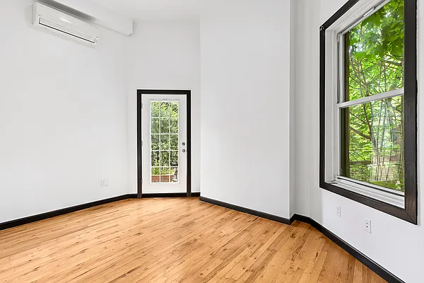 Rented by Compass | media 7