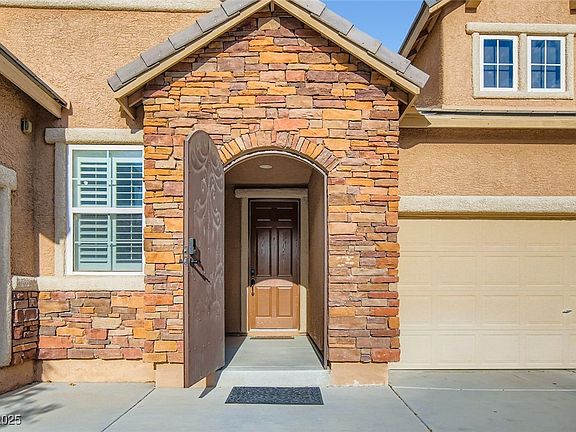 3rd image of 8224 Pink Desert St