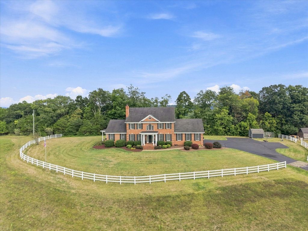 319 Parkins Ln - Property Image