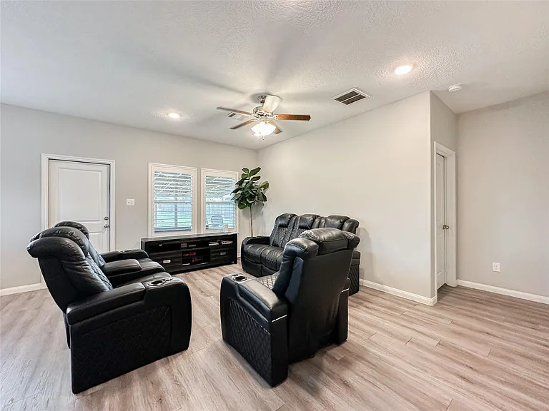 727 Road 5105 — Photo 22