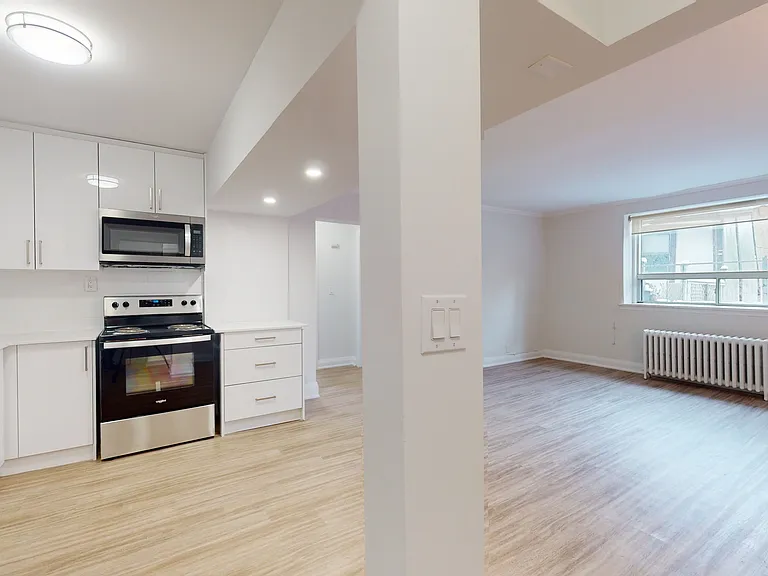 320 Lonsdale Rd — Photo 26
