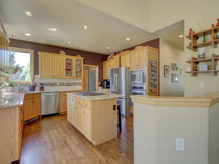 Double ovens and stainless steel appliances.