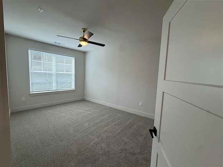 District on the Etowah Apartments — Photo 1100