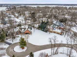 4275 Forest Valley Ct, Waterford, MI 48328