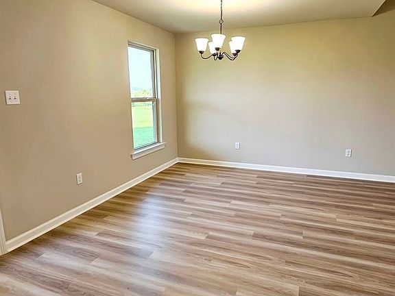 4th image of 1812 Park Place Dr
