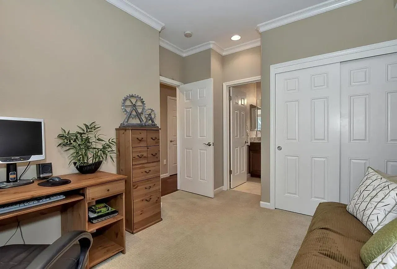 4 bed, 1700 sqft, $1,865 — Photo 2