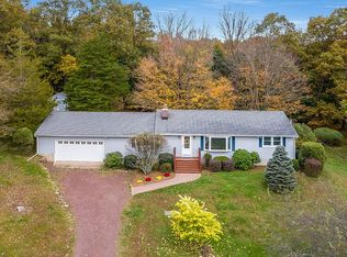 5 Summit Dr, Lebanon, NJ 08833