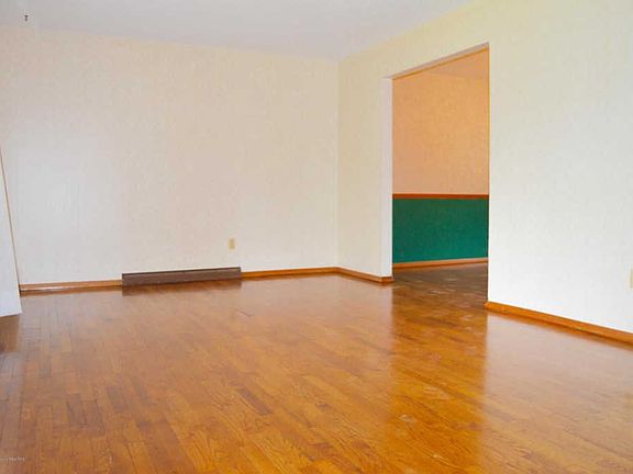 4th image of 1651 Birchwood Dr
