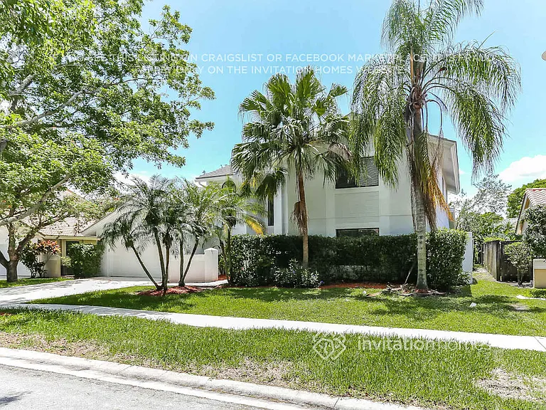 1871 NW 107th Ter — Photo 3