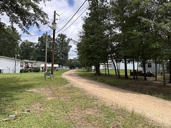 Exterior Neighborhood (street photo)