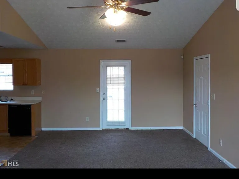 6145 Lauren Ln — Photo 4