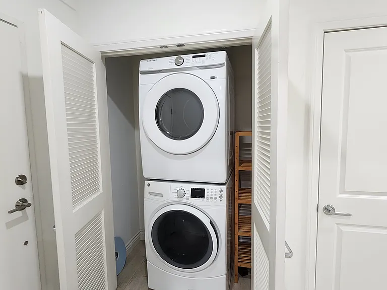 147 S Doheny Dr #102 — Photo 7