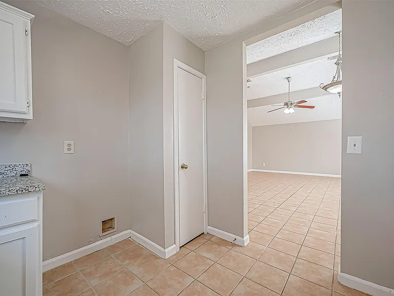 7111 Village Lake Dr — Photo 8
