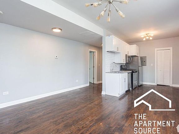 3rd image of 3301 N Harding Ave #1S