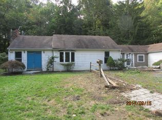 140 Padanaram Rd, Danbury, CT 06811