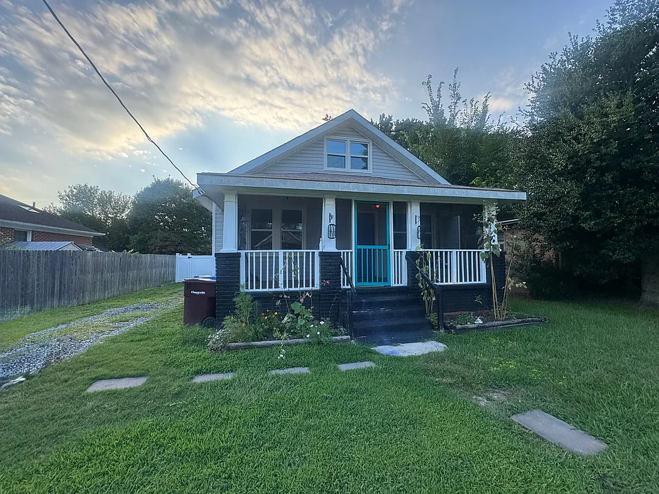 1525 Hawthorne Dr