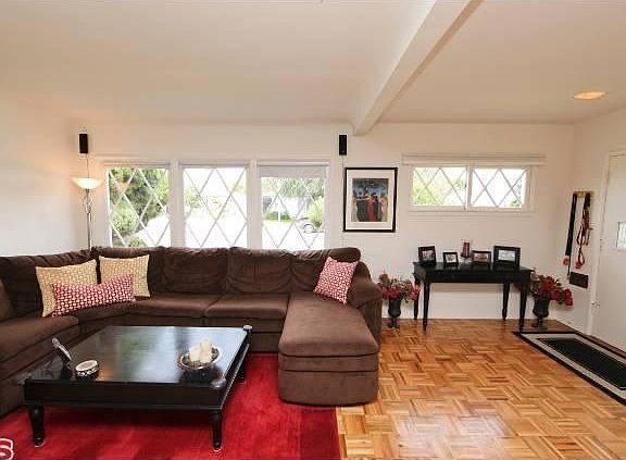 5th image of 7849 Truxton Ave
