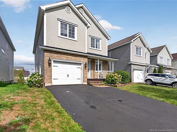 2nd image of 78 Ridgeline Cres