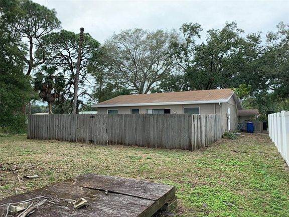 2nd image of 163 SE Lincoln Cir N
