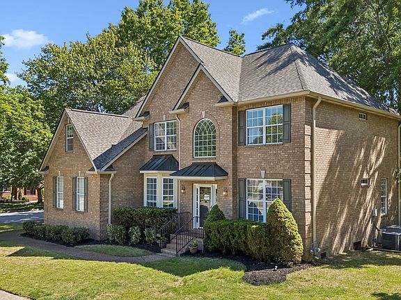2nd image of 283 Stonehaven Cir