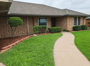 308 SE Camelot Dr, Lawton, OK 73501
