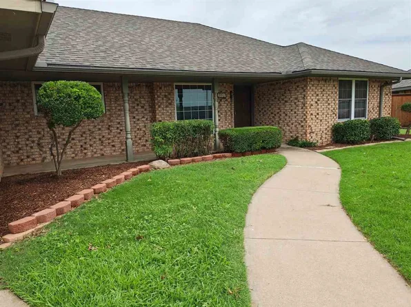 308 SE Camelot Dr, Lawton, OK 73501