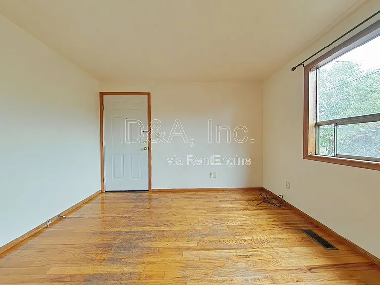 702 NW 14th St — Photo 3