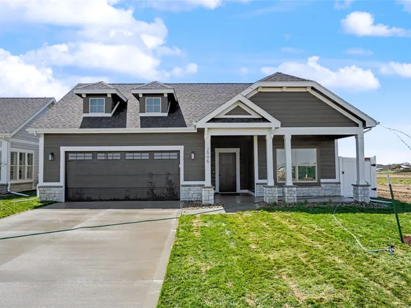 2995 Goldenrod Ct, Pella, IA 50219