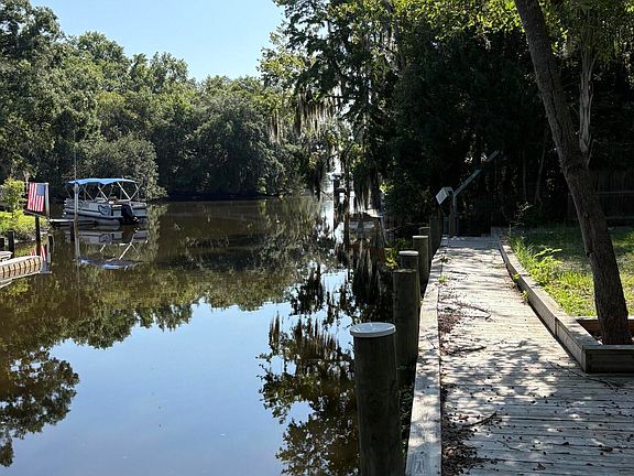 2nd image of 280 Harbor Dr