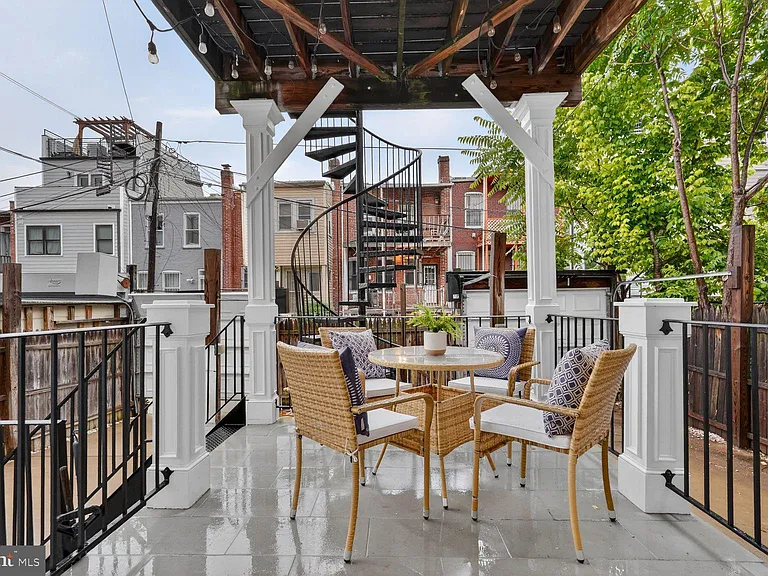 600 Harvard St NW #1 — Photo 32