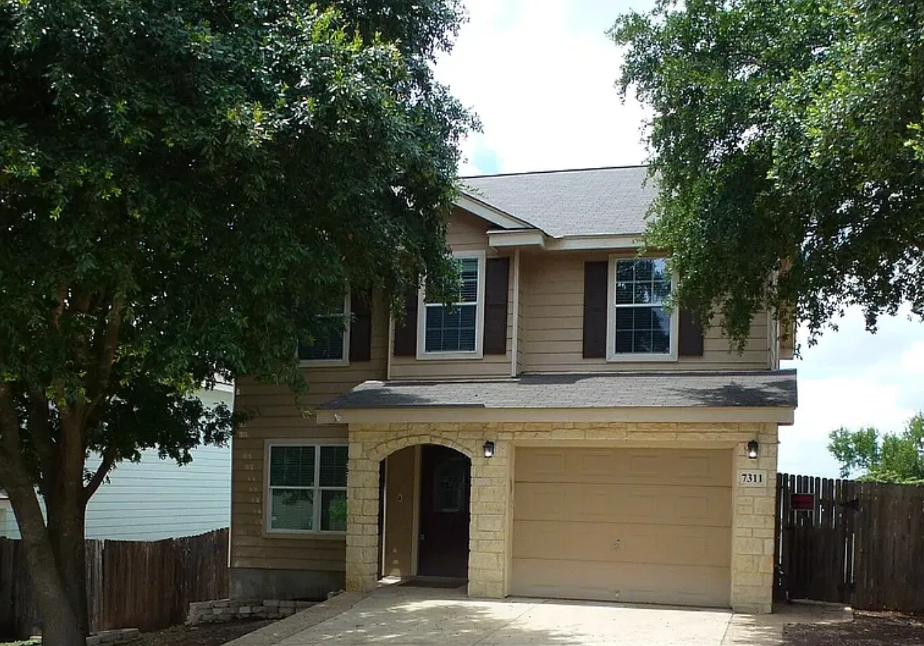 4 bed, 1948 sqft, $2,200 — Photo 1