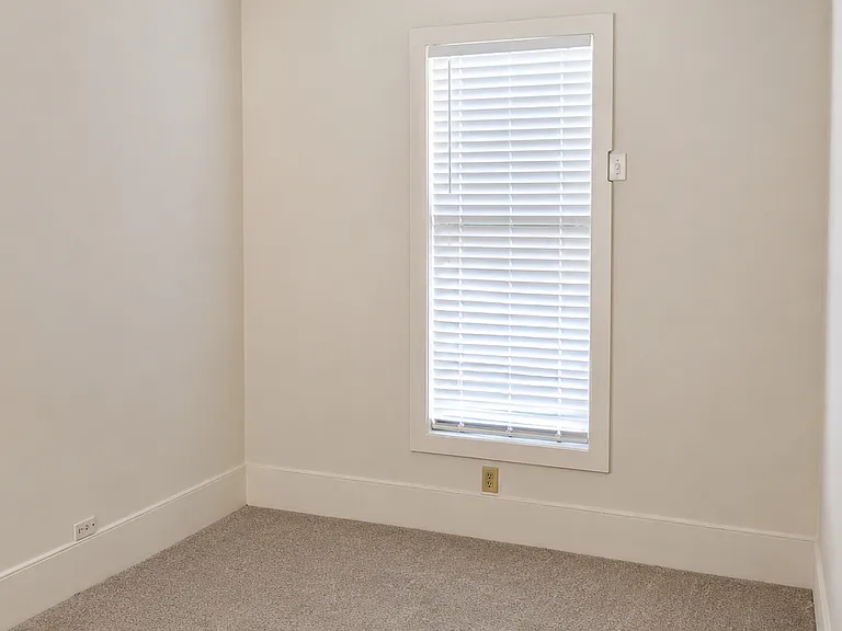 1218 W Crawford St — Photo 4