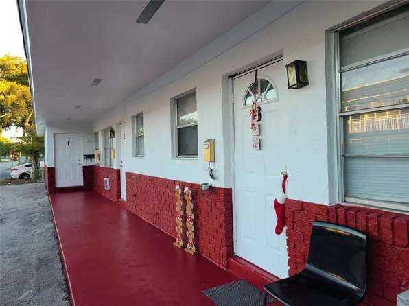 201 SE 10th St, Hallandale, FL 33009