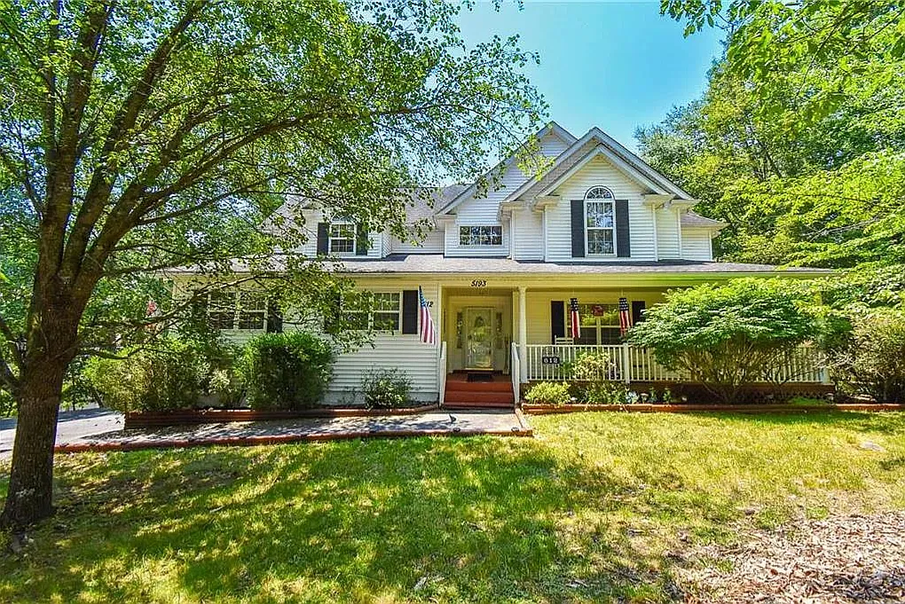 4 bed, 2.5 bath, 2940 sqft, $4,500 — Photo 1